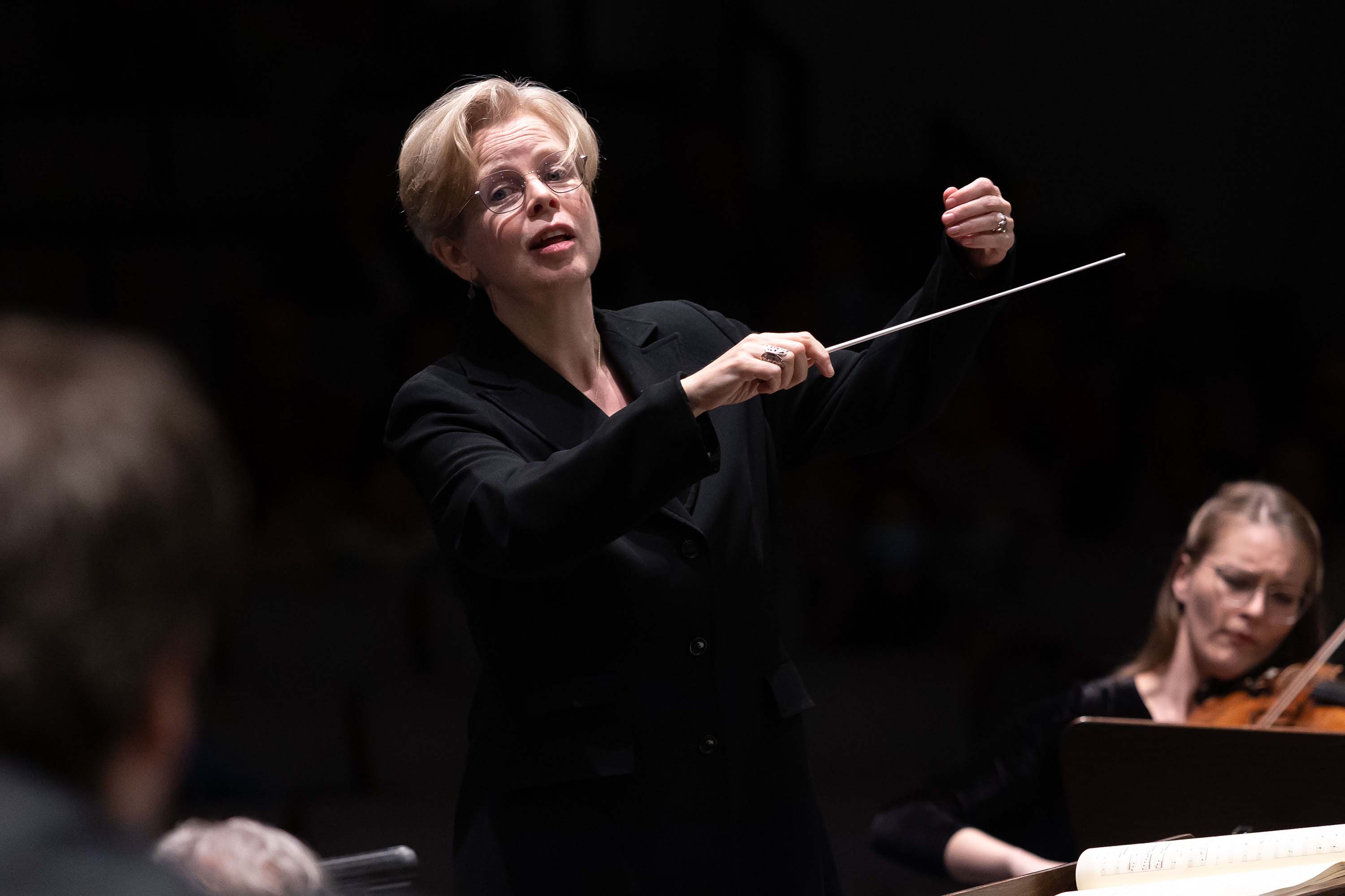 Ingressos para concerto da OSP com a maestra britânica Catherine Larsen-Maguire já estão à venda