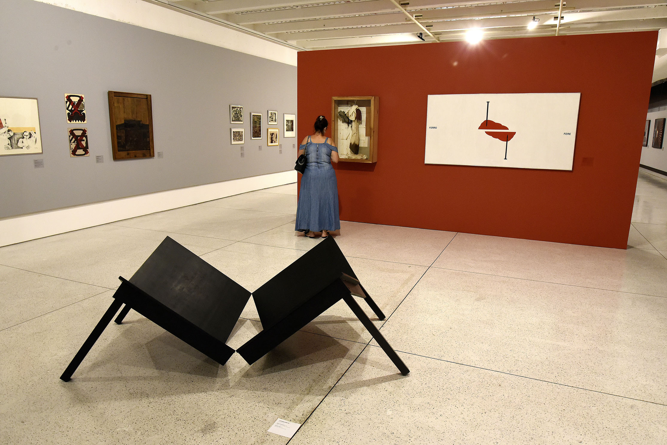 "Tempos Sensíveis" está aberta no MAC-PR; espaço abre até 20 horas neste feriado.