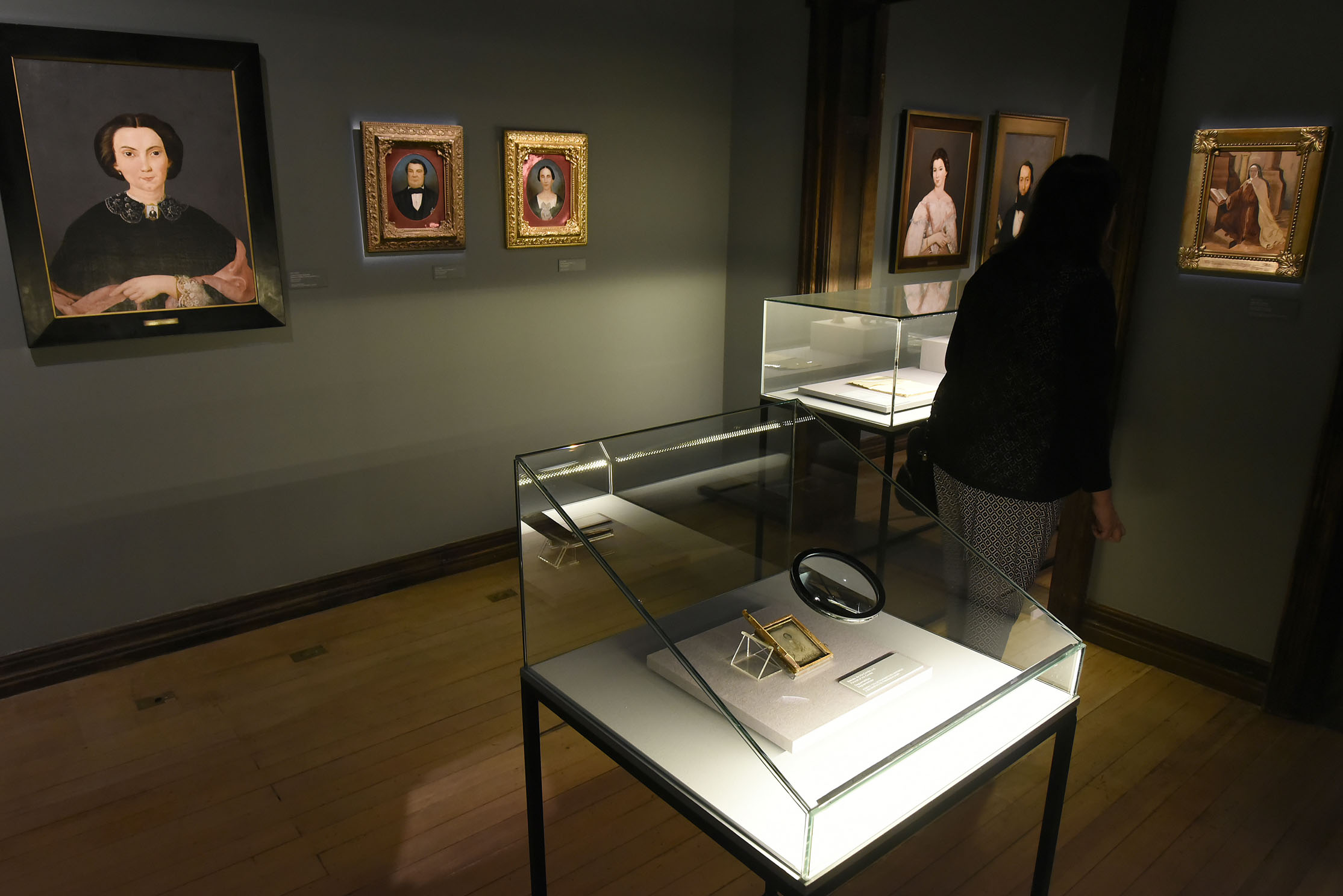 Retrospectiva da obra de Iria Corrêa está em cartaz no Museu Paranaense.