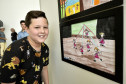 Miguel Taborda Ribas Leocardio, vencedor da categoria infantil, ao lado de sua obra na abertura da exposição do Concurso de Desenho do Centro Juvenil de Artes. Curitiba, 12 de novembro de 2019. Foto: Kraw Penas/SECC