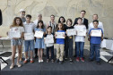 Crianças da Categoria Infantil que tiveram seus desenhos selecionados para a exposição recebem certificado de participação no Concurso de Desenho do Centro Juvenil de Artes Plásticas. Curitiba, 12 de novembro de 2019. Foto: Kraw Penas/SECC