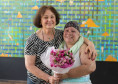 A professora Lurdinha Paglia e Alessandra do Rocio Andrade na abertura da exposição no Centro Juvenil de Artes. Foto Maringas Maciel.