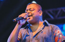 O público vai se despedir dos shows com o axé e o pagode do Grupo Sempre Tem e do Ara Ketu, que se revezam nos palcos.