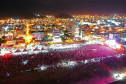 O público vai se despedir dos shows com o axé e o pagode do Grupo Sempre Tem e do Ara Ketu, que se revezam nos palcos.