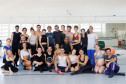 Balé Teatro Guaíra recebe o coreógrafo francês Mathieu Guilhaumon, numa parceria inédita, em experiência de dança contemporânea. 