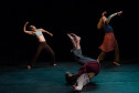 Centro Cultural Teatro Guaíra - Miniauditório - Desmundo – Dividida em dois atos, a peça é fundada na experimentação de estados corporais e tônus dos bailarinos que mergulham em universos distintos