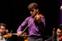 Série Ouro: Orquestra Sinfônica do Paraná atrai mais de 13,8 mil pessoas - Os concertos da Série Ouro apresentaram as quatro sinfonias do compositor alemão Johannes Brahms e trouxe convidados de renome internacional - Em junho, o solista convidado foi o jovem violinista Guido Sant’Anna, vencedor do Concurso Internacional de Violino Fritz Kreisler, que fez uma apresentação memorável.