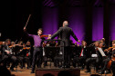 Série Ouro: Orquestra Sinfônica do Paraná atrai mais de 13,8 mil pessoas - Os concertos da Série Ouro apresentaram as quatro sinfonias do compositor alemão Johannes Brahms e trouxe convidados de renome internacional - Em junho, o solista convidado foi o jovem violinista Guido Sant’Anna, vencedor do Concurso Internacional de Violino Fritz Kreisler, que fez uma apresentação memorável.