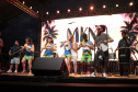 Makinada contagia público com sucessos do pagode no Palco Sunset em Caiobá