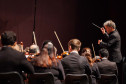 Com regência do holandês Vincent de Kort, Orquestra Sinfônica do Paraná lota Guairão