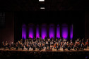 Com regência do holandês Vincent de Kort, Orquestra Sinfônica do Paraná lota Guairão