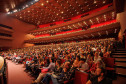Orquestra Sinfônica encanta plateia lotada do Guaíra com repertório dos Beatles