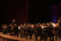 Concerto da Orquestra Sinfônica do Paraná com pianista português lota o Guairão