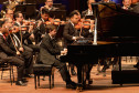 Concerto da Orquestra Sinfônica do Paraná com pianista português lota o Guairão