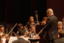 Concerto da Orquestra Sinfônica do Paraná com pianista português lota o Guairão