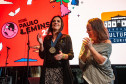 A entrega da medalha foi feita pela secretária de Estado da Cultura, Luciana Casagrande Pereira, à filha do poeta, Áurea Leminski, presidente do Instituto Paulo Leminski. 
