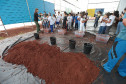 Crianças participam da 1ª oficina de confecção de tijolos do futuro Centre Pompidou Paraná
