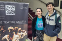 Balé Teatro Guaíra: duas noites de casa cheia marcam sucesso de V.I.C.A. e Stol no Guairinha. Na foto, os amigos Lian Volochen e Beatriz Cândida se encantaram com a força e a leveza dos bailarinos