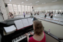 Ópera de Paris compartilha conhecimento com alunos da Escola de Dança do Guaíra