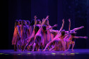 Formatura de alunas da Escola de Dança Teatro Guaíra marca a última noite de “ALGO/RITMO”