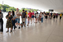 Primeira quarta-feira do ano é marcada por filas no Museu Oscar Niemeyer (MON), em Curitiba