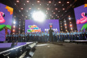 Na noite desta sexta-feira (16), crianças e adolescentes do coral do Colégio Cívico-Militar Professor Leandro Manuel da Costa se apresentaram no palco principal de Caiobá, em Matinhos, na abertura do show do Gipsy Kings by André Reyes.
