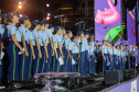 Na noite desta sexta-feira (16), crianças e adolescentes do coral do Colégio Cívico-Militar Professor Leandro Manuel da Costa se apresentaram no palco principal de Caiobá, em Matinhos, na abertura do show do Gipsy Kings by André Reyes.