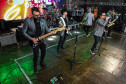Rock da Big Time Orchestra anima veranistas no Palco Sunset em Guaratuba