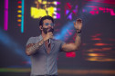 Gusttavo Lima faz show de 3 horas para multidão de 265 mil pessoas na praia de Matinhos