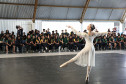 Arte para todos: Escola de Dança Teatro Guaíra se apresenta em escola de Curitiba