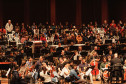 Projeto grandioso: concerto dos 41 anos da OSP mobiliza 230 artistas e crianças no Guairão 