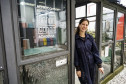 Residente do Museu Casa Alfredo Andersen, Aline Bittar Künzel recebe o público