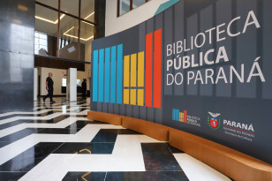 Hall de entrada da Biblioteca Pública do Paraná