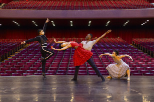Equipe do Guaíra em coreografia de Carmen