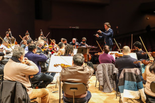 Orquestra ensaia
