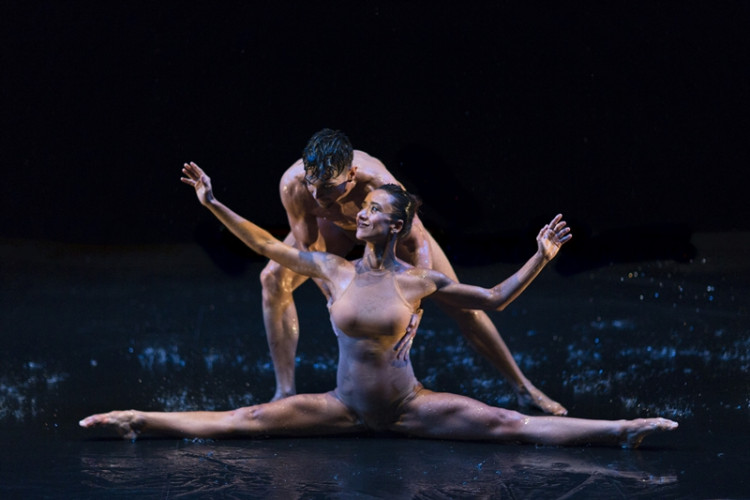 Imagem do espetáculo do Balé Teatro Guaíra "O Segundo Sopro". Foto Maringas Maciel.