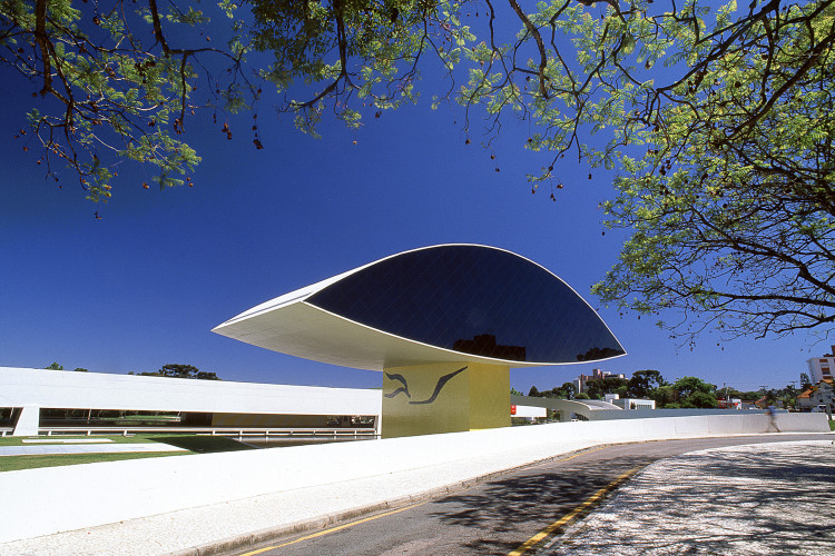 Museu Oscar Niemeyer. Foto Carlos Renato