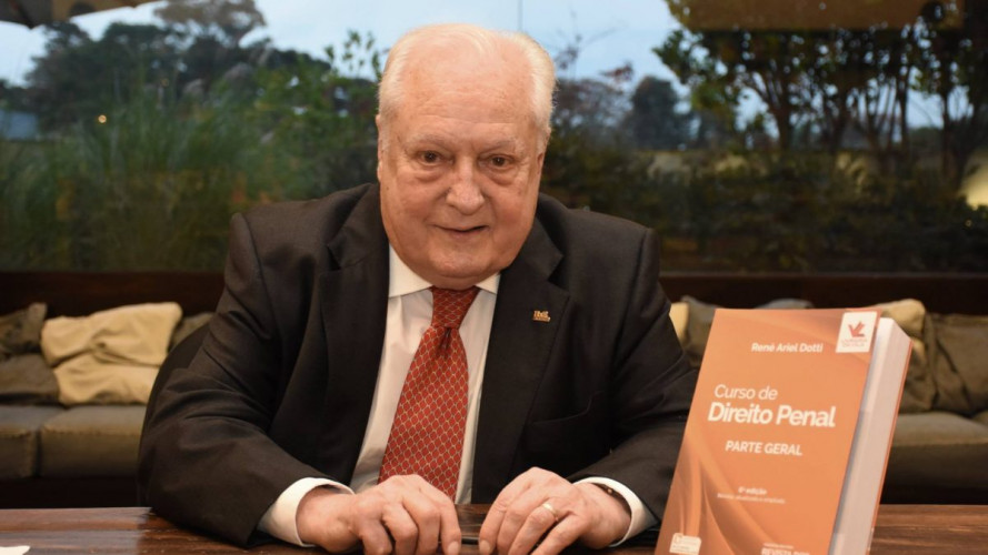 Prof. René Dotti (Reprodução / Academia Paranaense de Letras)