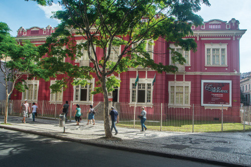 A fachada do MAC Paraná em foto de Nego Miranda.