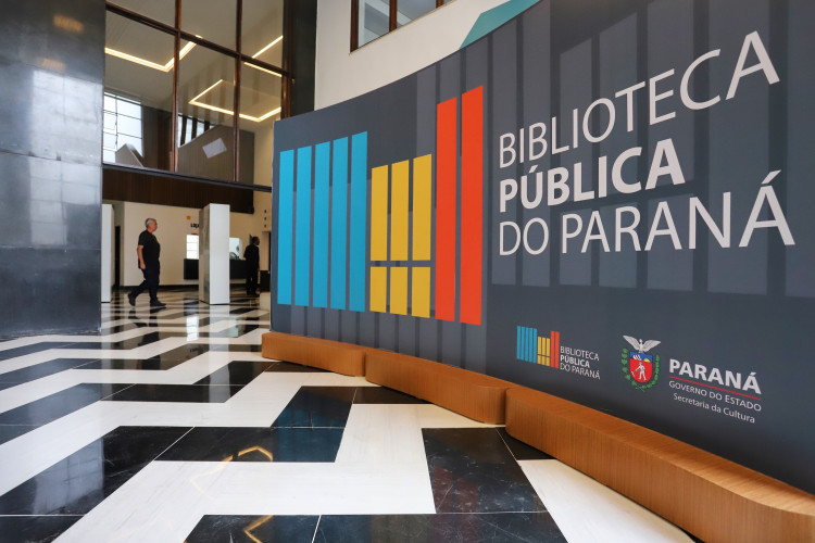 Hall de entrada da Biblioteca Pública do Paraná