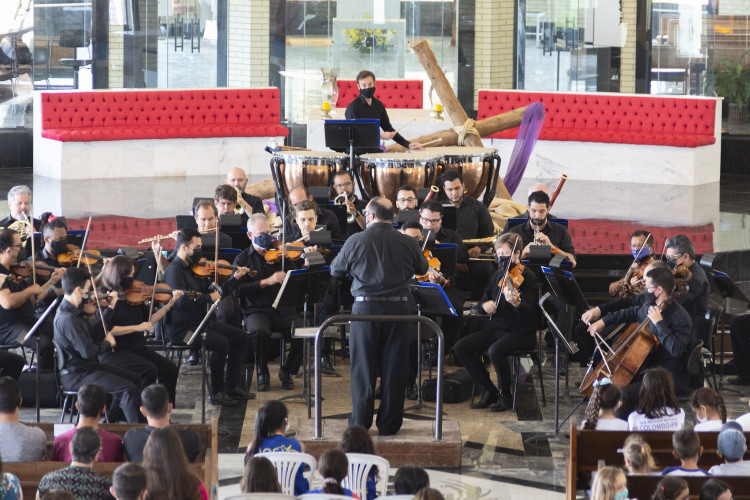 Orquestra se apresenta em Colombo