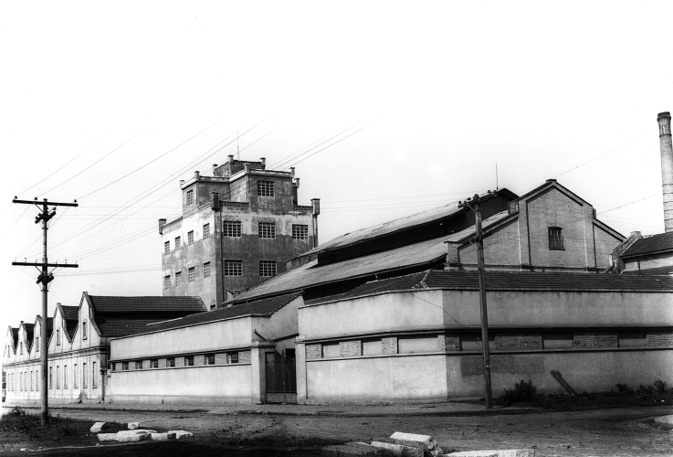 Instalações da fábrica Leão Junior inaugurada no bairro Rebouças em 1930.