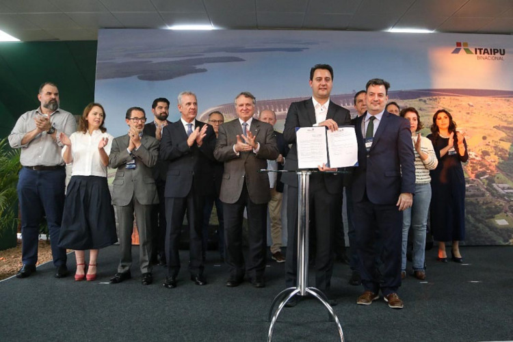 Ato de Assinatura do Termo de Compromisso do Centro Pompidou em Foz do Iguaçu