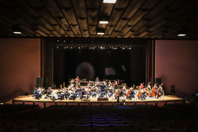 Orquestra Sinfônica do Paraná ensaia