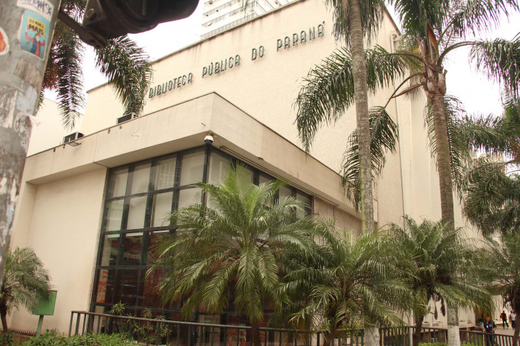 Biblioteca Pública do Paraná tem exposições, lançamentos e oficinas em agosto