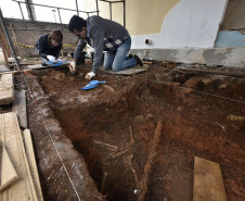 Museu Paranaense conduz escavações arqueológicas no centro histórico de Curitiba