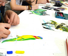O tema “Heranças culturais do Paraná” tem o objetivo de incentivar os estudantes a refletirem sobre a identidade paranaense e expressá-la por meio da arte.