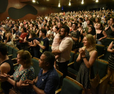 Público prestigia o Balé Teatro Guaíra na abertura do Festival de Dança de Londrina