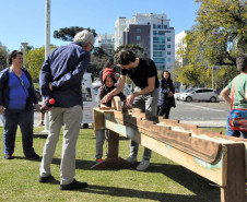 Dia 9 de novembro na parte da tarde o público poderá aproveitar vários brinquedos artesanais feitos por Marcelo Weber.