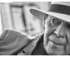 Foto do crítico de cinema e jornalista Lélio Sotto Maior Júnior feita pelo fotógrafo Marcelo Andrade